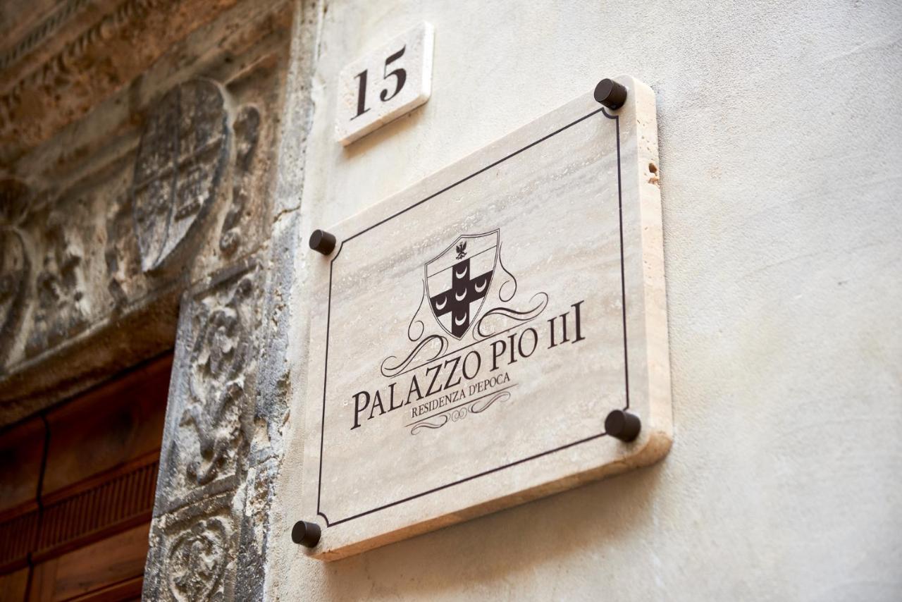 לינה וארוחת בוקר סרטאנו Palazzo Pio III - Residenza D'Epoca מראה חיצוני תמונה
