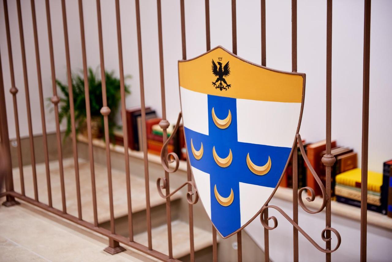 לינה וארוחת בוקר סרטאנו Palazzo Pio III - Residenza D'Epoca מראה חיצוני תמונה